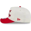 gorra-curva-beige-y-roja-snapback-9fifty-a-frame-chainstitch-de-detroit-red-wings-nhl-de-new-era