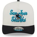 gorra-curva-beige-y-negra-snapback-9fifty-a-frame-chainstitch-de-san-jose-sharks-nhl-de-new-era