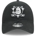 schwarze-verstellbare-9twenty-curved-cap-stamp-der-anaheim-ducks-nhl-von-new-era