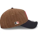 verstellbare-braun-marineblaue-9twenty-a-frame-wool-pinstripe-kappe-der-boston-red-sox-mlb-von-new-era