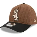 gorra-curva-marron-y-negra-ajustable-9twenty-a-frame-wool-pinstripe-de-chicago-white-sox-mlb-de-new-era