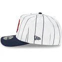 9fifty-a-frame-satin-pinstripe-snapback-kappe-in-weiss-und-marineblau-mit-gebogenem-schirm-von-boston-red-sox-mlb-von-new-era