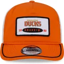 gorra-curva-naranja-y-blanca-snapback-19twenty-embroidered-patch-de-anaheim-ducks-nhl-de-new-era