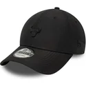 schwarze-verstellbare-curved-cap-9forty-pin-der-chicago-bulls-nba-von-new-era