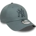 verstellbare-graue-curved-cap-mit-grauem-logo-9forty-league-essential-der-new-york-yankees-mlb-von-new-era