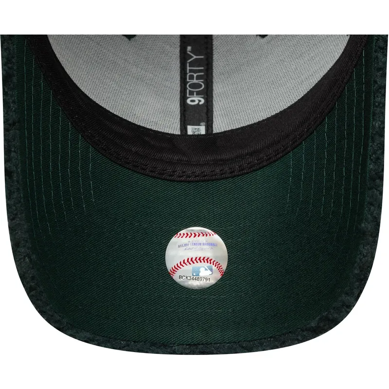 cap-zaoblena-green-adjustable-strap-9forty-winter-borg-oakland-athletics-mlb-new-era cap-zaoblena-green-adjustable-strap-9forty-winter-borg-oakland-athletics-mlb-new-era