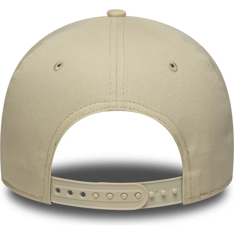 beige-gebogene-snapback-kappe-9forty-e-frame-side-patch-der-new-york-yankees-mlb-von-new-era