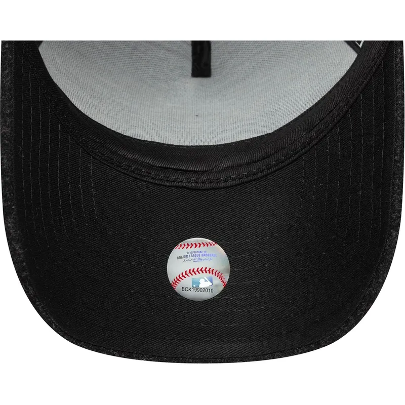 schwarze-gebogene-snapback-kappe-mit-schwarzem-logo-9forty-e-frame-melton-der-new-york-yankees-mlb-von-new-era