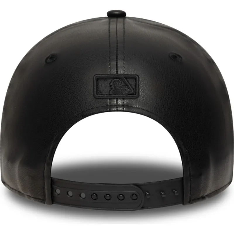 cap-zaoblena-black-snapback-9forty-m-crown-pu-new-york-yankees-mlb-new-era