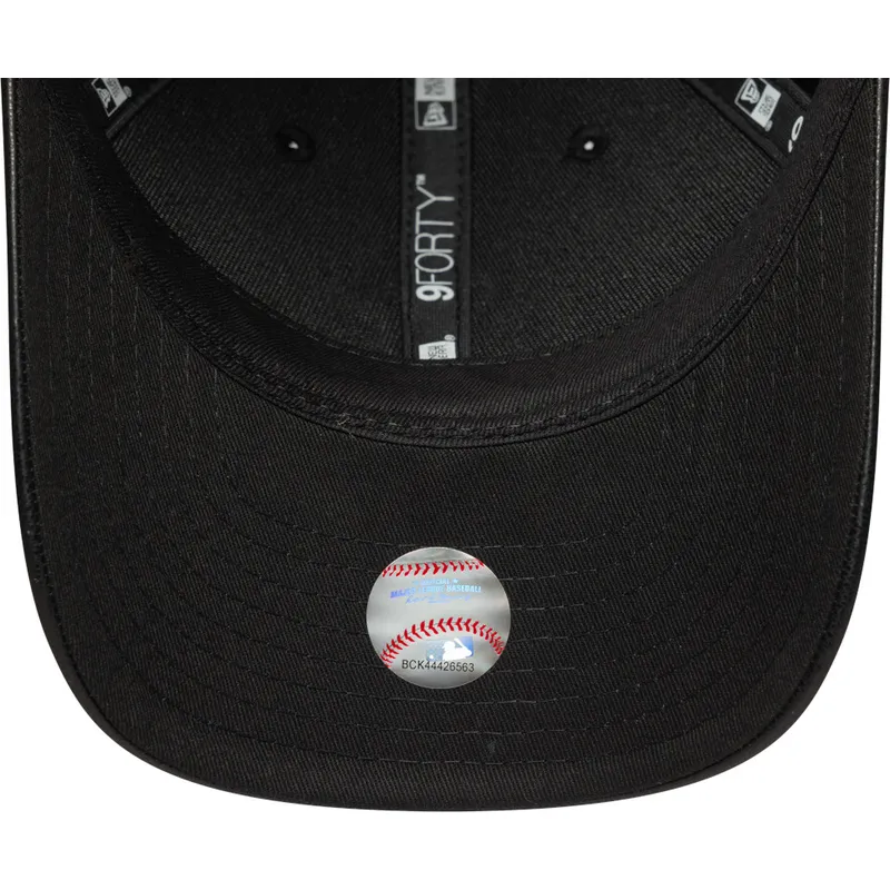 siltovky-zaoblena-cierna-snapback-9forty-m-crown-pu-new-york-yankees-mlb-new-era
