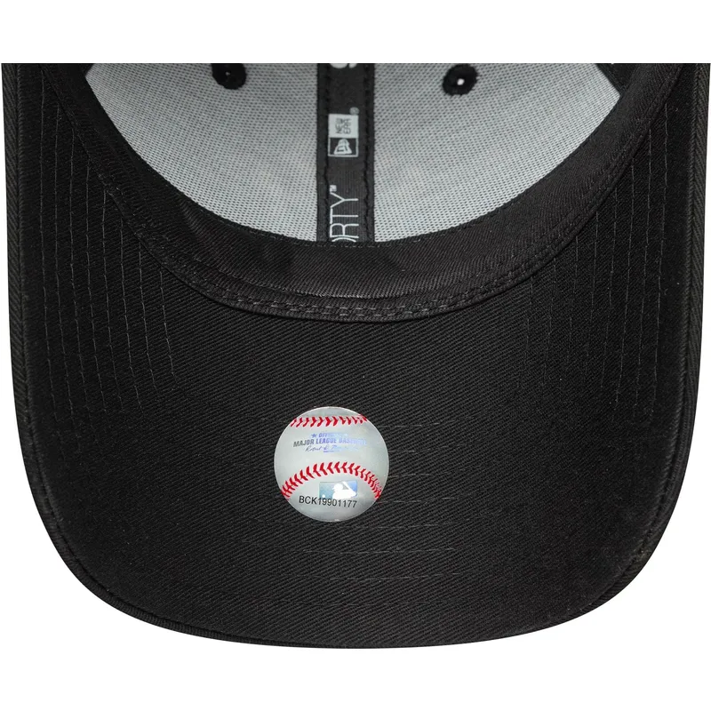 cap-zaoblena-black-adjustable-strap-9forty-metallic-new-york-yankees-mlb-new-era