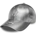 siltovka-zaoblena-strieborna-nastavitelny-plateada-9forty-metallic-new-york-yankees-mlb-new-era