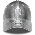 gorra-curva-plateada-ajustable-para-mujer-9forty-metallic-de-new-york-yankees-mlb-de-new-era