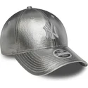 gorra-curva-plateada-ajustable-para-mujer-9forty-metallic-de-new-york-yankees-mlb-de-new-era
