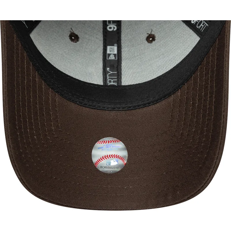 cap-zaoblena-brown-adjustable-strap-9forty-league-essential-new-york-yankees-mlb-new-era