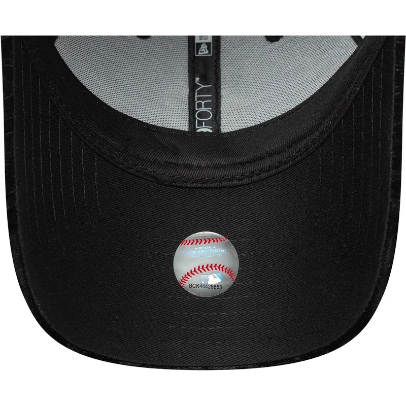 siltovka-zaoblena-cierna-nastavitelny-9forty-leo-velour-metallic-new-york-yankees-mlb-new-era