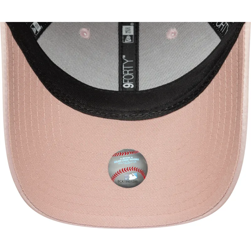 siltovka-zaoblena-ruzova-nastavitelny-9forty-satin-bow-back-new-york-yankees-mlb-new-era