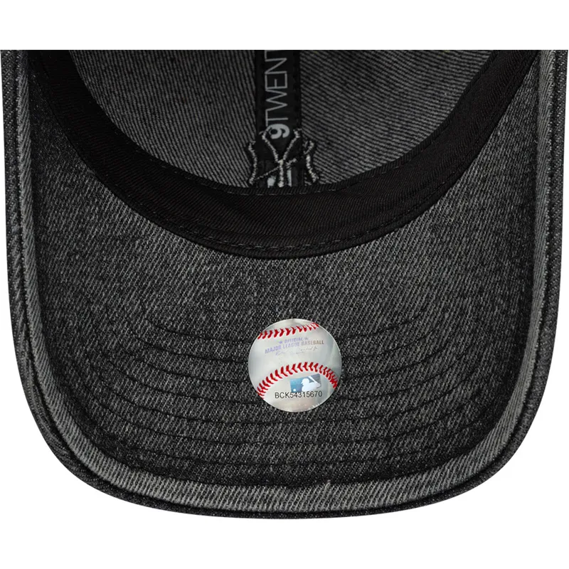 schwarze-gebogene-verstellbare-damenkappe-9twenty-denim-der-new-york-yankees-mlb-von-new-era