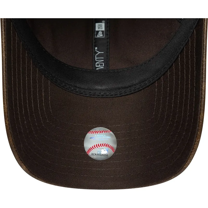 siltovka-zaoblena-hneda-nastavitelny-9twenty-worn-pu-new-york-yankees-mlb-new-era