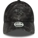 cap-zaoblena-black-adjustable-strap-9twenty-worn-pu-new-york-yankees-mlb-new-era
