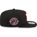 gorra-plana-negra-snapback-9fifty-a-frame-hardwood-classics-de-chicago-bulls-nba-de-new-era