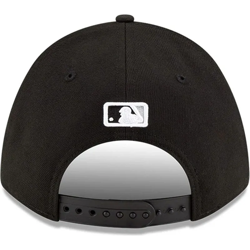 cap-zaoblena-black-snapback-9forty-m-crown-player-replica-chicago-white-sox-mlb-new-era