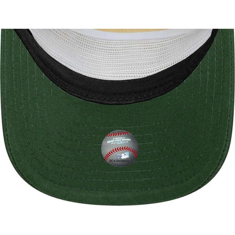 siltovka-zaoblena-bezova-nastavitelny-19twenty-washed-graphic-new-york-yankees-mlb-new-era siltovka-zaoblena-bezova-nastavitelny-19twenty-washed-graphic-new-york-yankees-mlb-new-era