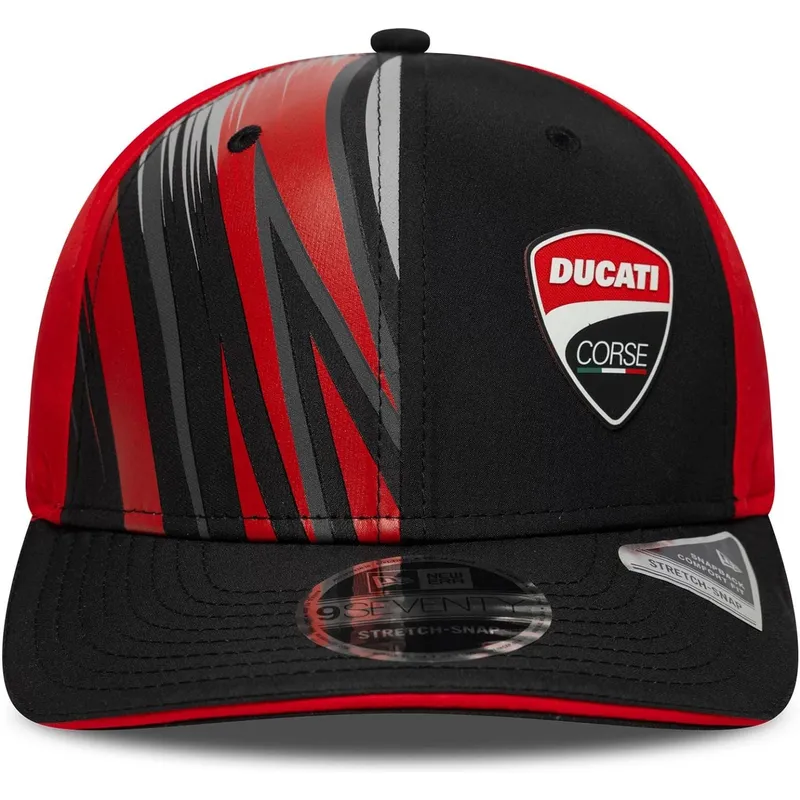 schwarze-und-rote-gebogene-kappe-snapback-9seventy-stretch-snap-print-von-ducati-motor-motogp-von-new-era