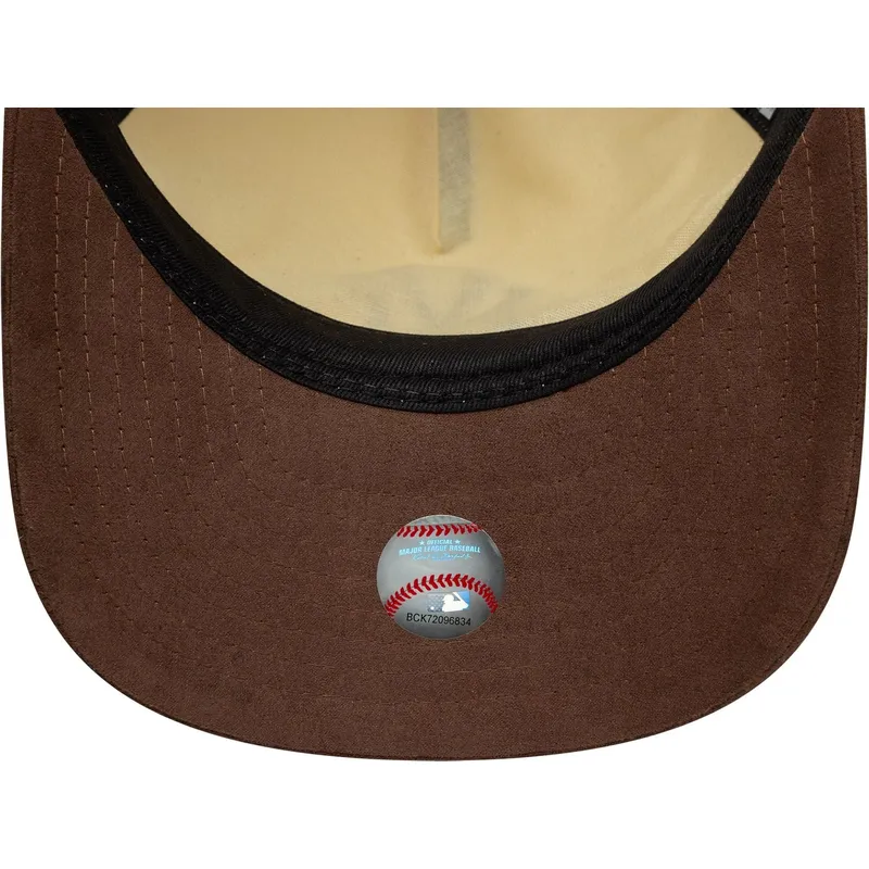 siltovka-zaoblena-hneda-nastavitelny-9fifty-a-frame-suede-visor-new-york-yankees-mlb-new-era