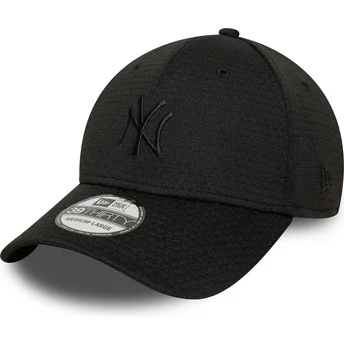 Cap zaoblená black ajustada 39THIRTY Stretch Mesh New York Yankees MLB New Era