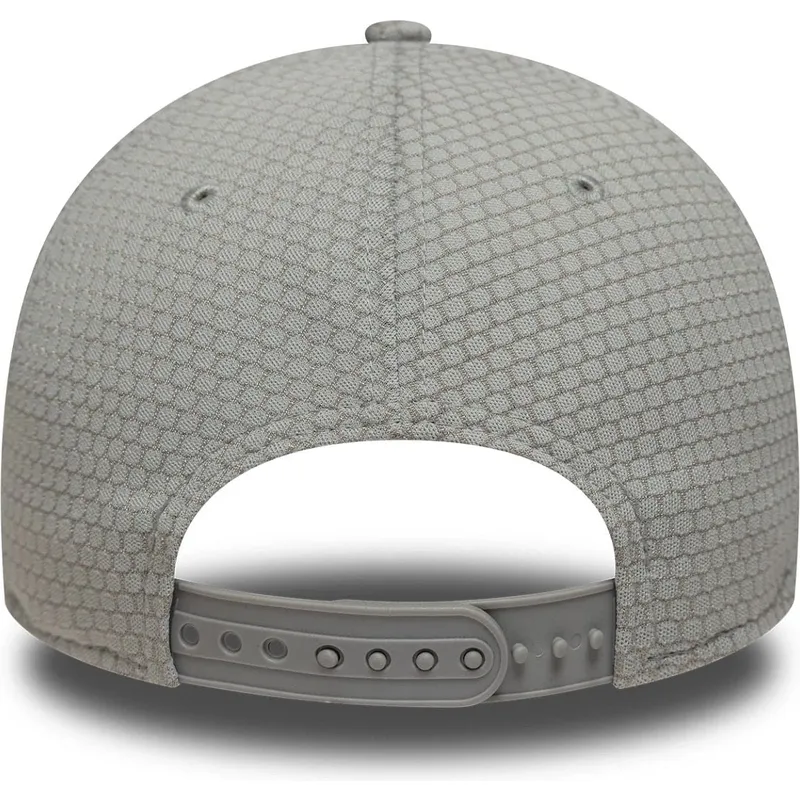 graue-gebogene-snapback-kappe-mit-grauem-logo-9forty-mesh-flawless-der-new-york-yankees-mlb-von-new-era