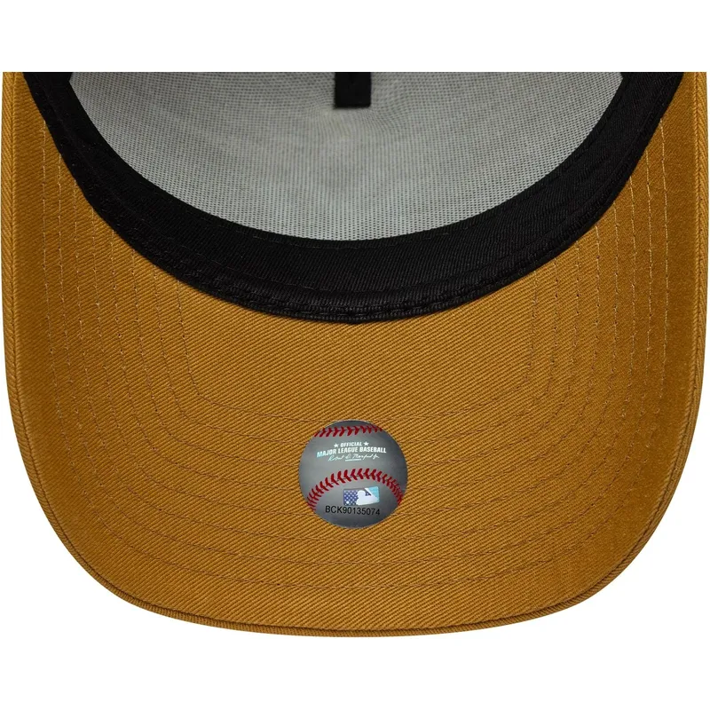 cap-zaoblena-brown-snapback-9forty-e-frame-league-essential-new-york-yankees-mlb-new-era