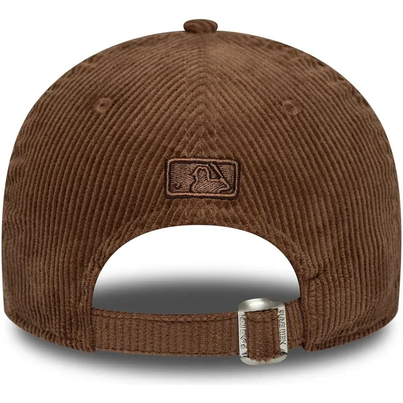 siltovka-zaoblena-hneda-nastavitelny-9forty-m-crown-cord-los-angeles-dodgers-mlb-new-era siltovka-zaoblena-hneda-nastavitelny-9forty-m-crown-cord-los-angeles-dodgers-mlb-new-era