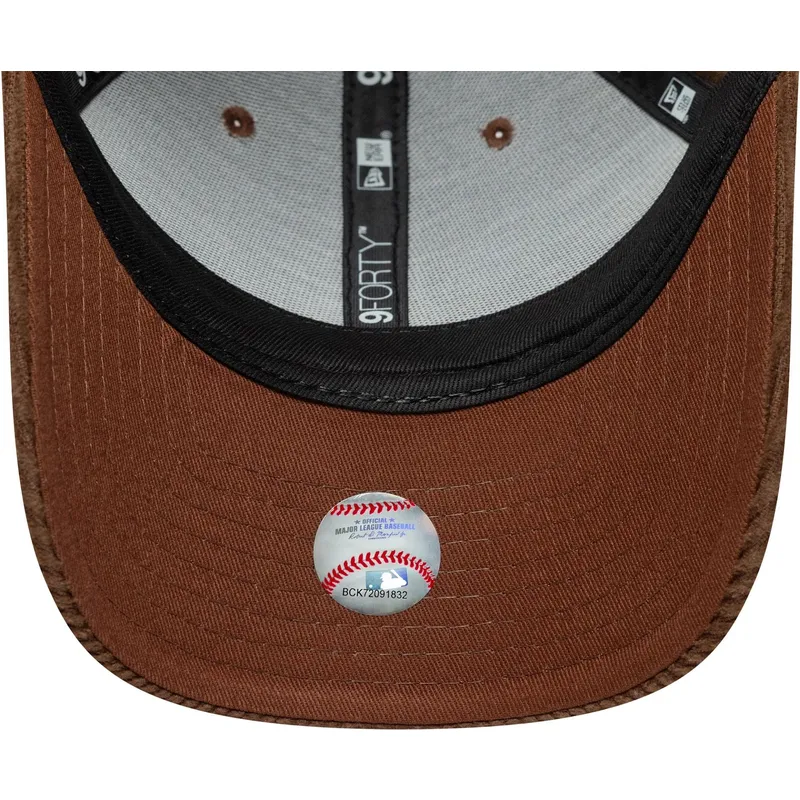 braune-verstellbare-curved-cap-mit-braunem-logo-9forty-m-crown-cord-der-los-angeles-dodgers-mlb-von-new-era
