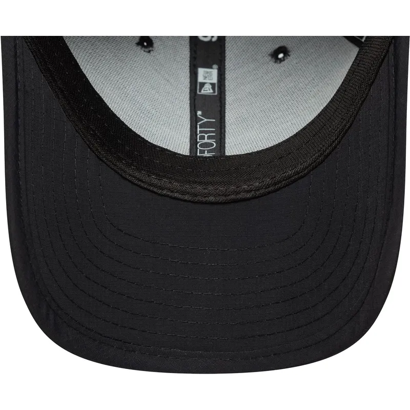 cap-zaoblena-black-adjustable-strap-9forty-m-crown-new-era
