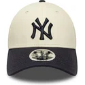 gorra-curva-beige-y-azul-marino-snapback-9forty-m-crown-de-new-york-yankees-mlb-de-new-era