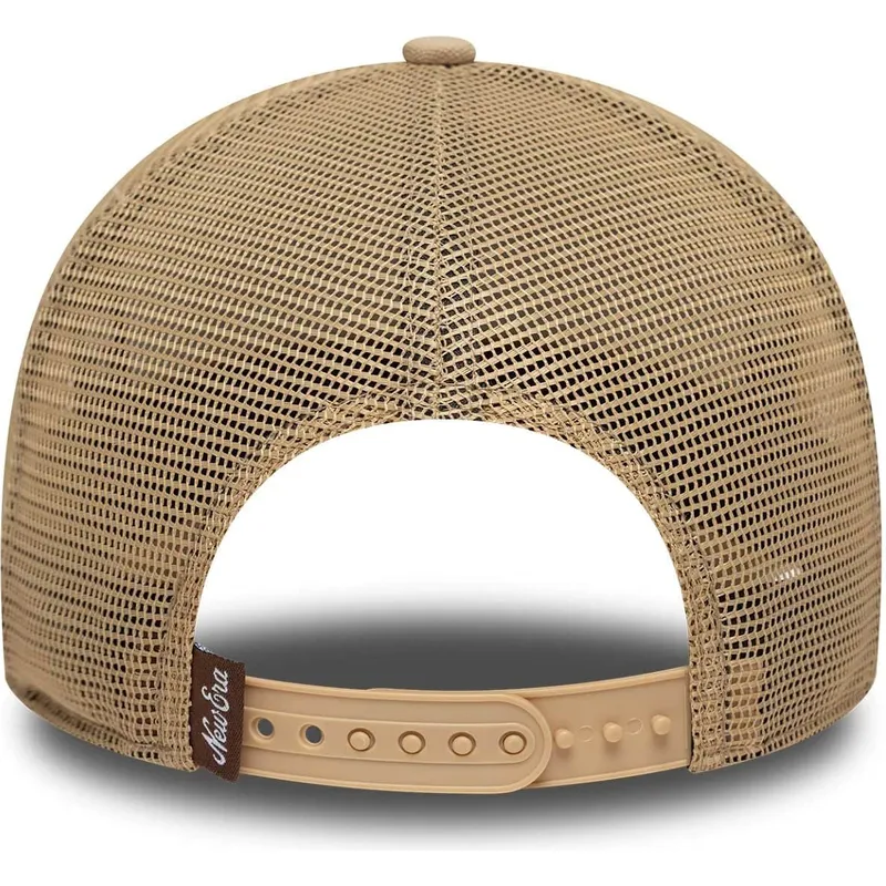 siltovka-zaoblena-hneda-snapback-a-frame-oval-canvas-distress-new-era