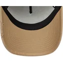 siltovka-zaoblena-hneda-snapback-a-frame-oval-canvas-distress-new-era