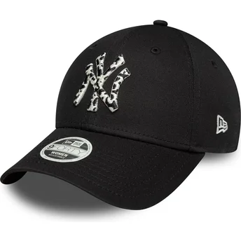 New Era Curved Brim Women 9FORTY Animal Infill New York Yankees MLB Black Adjustable Cap
