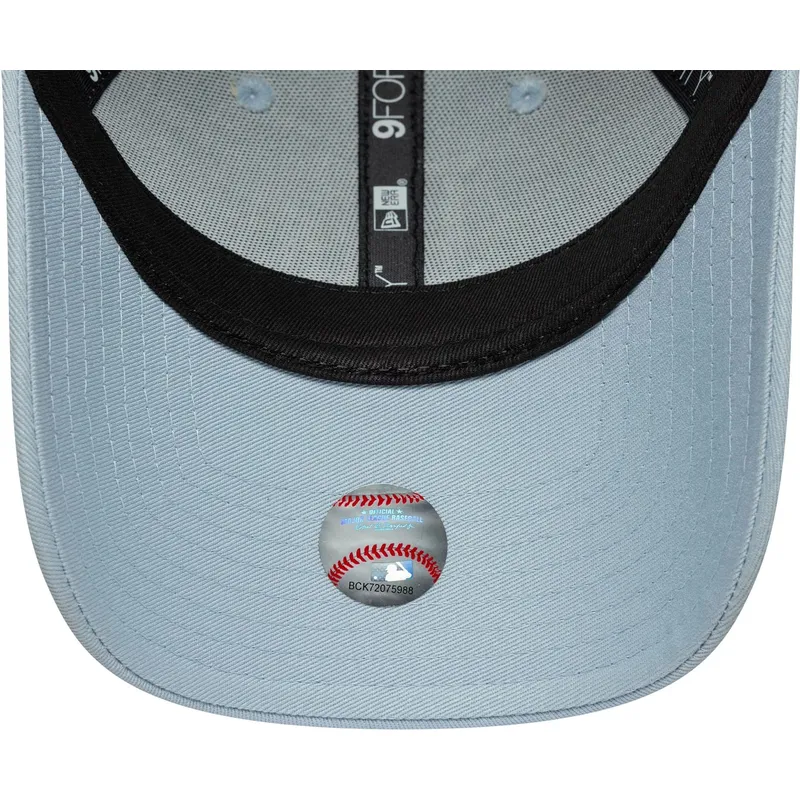 hellblaue-verstellbare-curved-cap-mit-blauem-logo-fur-damen-9forty-metallic-logo-der-los-angeles-dodgers-mlb-von-new-era