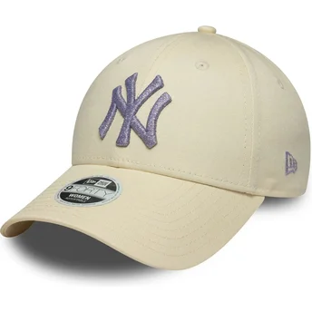 Beige verstellbare Curved Cap mit violettem Logo für Damen 9FORTY Metallic Logo der New York Yankees MLB von New Era