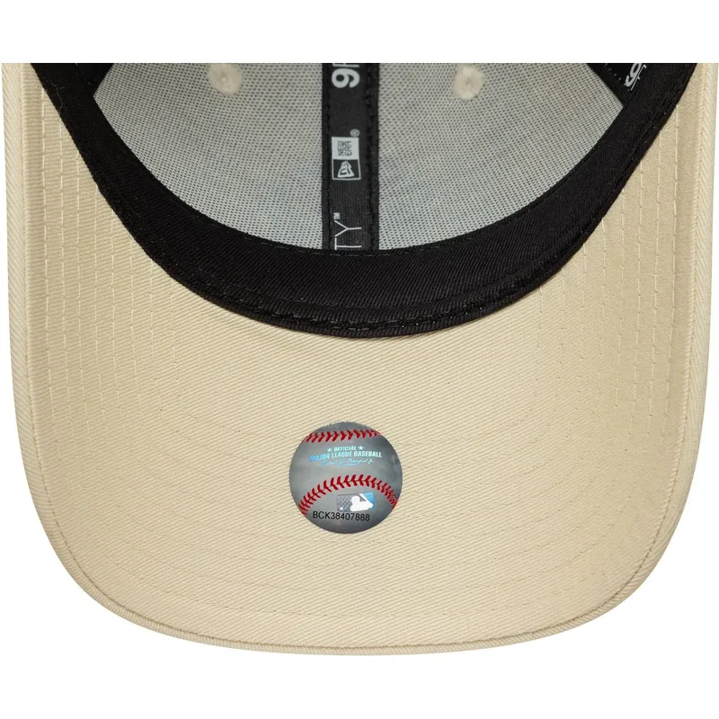cap-zaoblena-beige-adjustable-strap-9forty-metallic-new-york-yankees-mlb-new-era