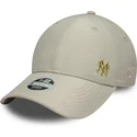 gorra-curva-beige-ajustable-con-logo-dorado-para-mujer-9forty-flawless-de-new-york-yankees-mlb-de-new-era