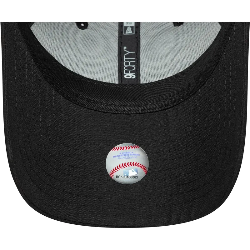 gorra-curva-negra-ajustable-con-logo-bronce-para-mujer-9forty-flawless-de-new-york-yankees-mlb-de-new-era