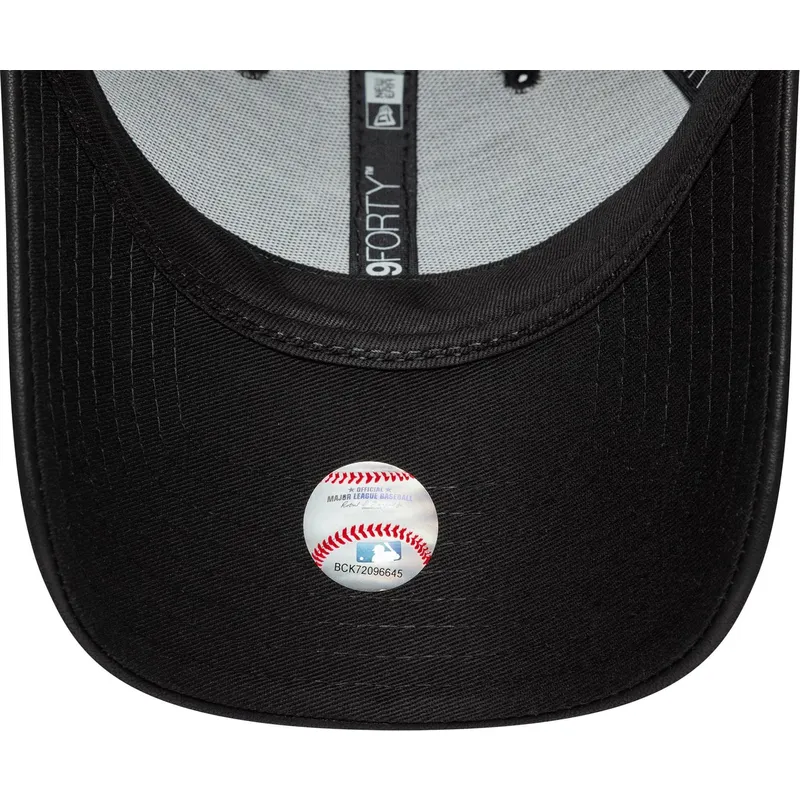 siltovka-zaoblena-cierna-nastavitelny-9forty-pu-new-york-yankees-mlb-new-era