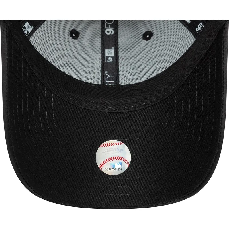 gorra-curva-negra-snapback-con-logo-negro-para-mujer-9forty-satin-de-new-york-yankees-mlb-de-new-era