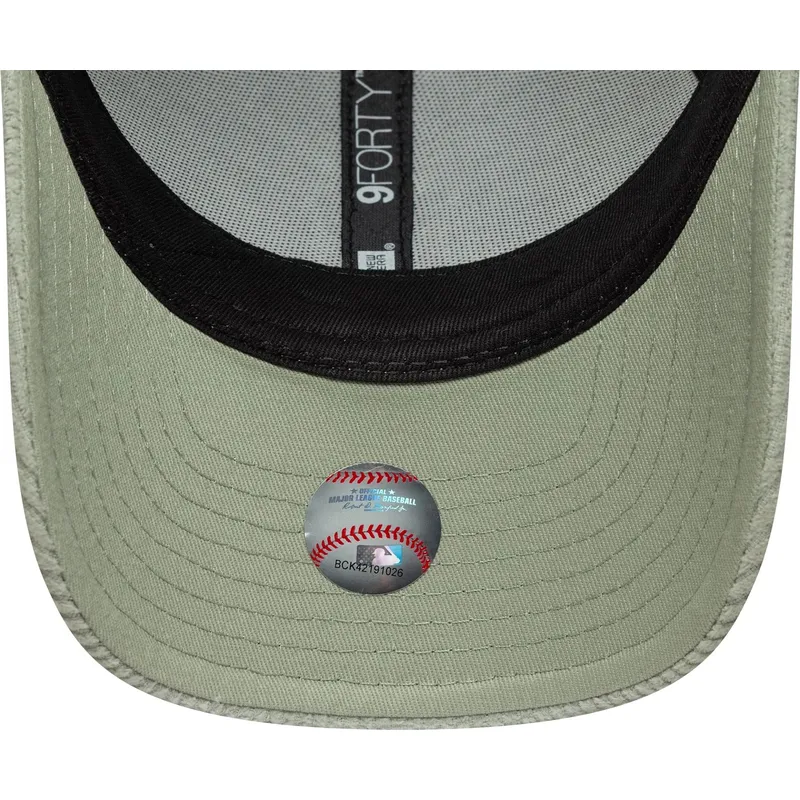 cap-zaoblena-green-adjustable-strap-claro-9forty-m-crown-pastel-cord-new-york-yankees-mlb-new-era