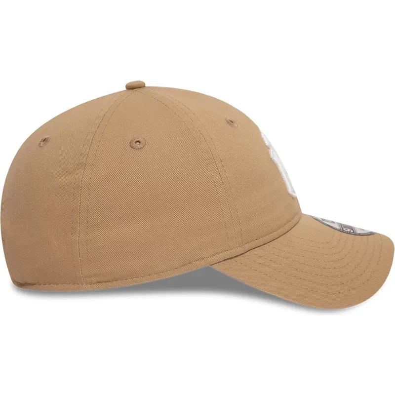 siltovky-zaoblena-hneda-nastavitelny-pasik-9twenty-league-essential-new-york-yankees-mlb-new-era
