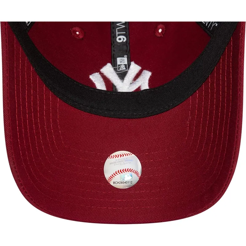 cap-zaoblena-red-adjustable-strap-9twenty-league-essential-new-york-yankees-mlb-new-era