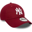 dunkelrote-verstellbare-curved-cap-9twenty-league-essential-der-new-york-yankees-mlb-von-new-era